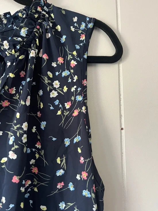 41 Hawthorn Navy Floral Ruffle-Trim Sleeveless Blouse - Picture 5 of 8